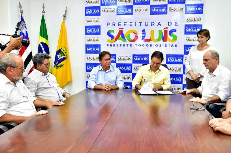 Prefeito Edivaldo assina Ordem de Serviço para reforma das praças da Saudade e da Misericórdia