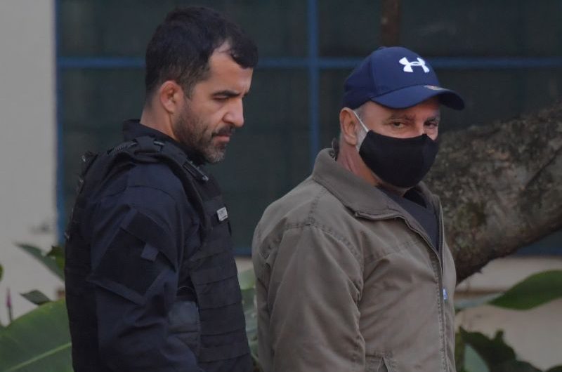 STJ concede prisão domiciliar a Fabricio Queiroz