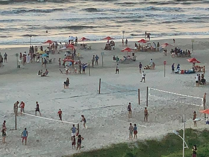 SUPERLOTAÇÃO DAS PRAIAS E ESPAÇOS PÚBLICOS É FATAL PARA CONTAMINAR (*)