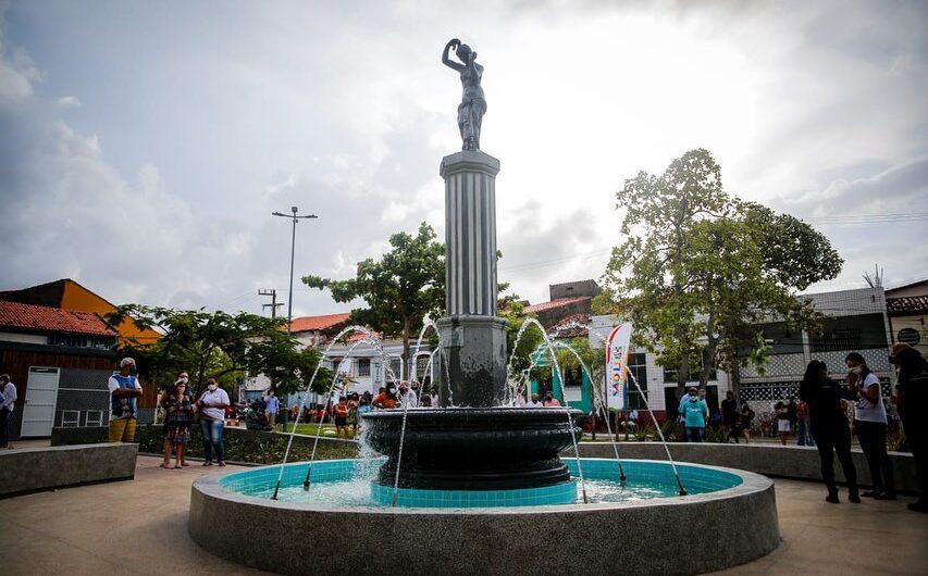 Prefeitura reinaugura Praça da Misericórdia, novo cartão-postal no Centro