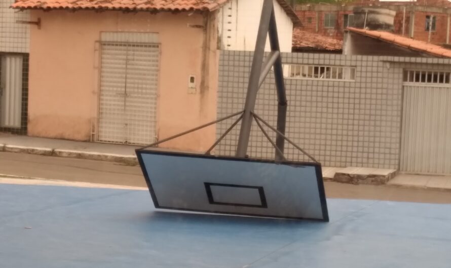 VERGONHOSA A QUALIDADE DOS MATERIAIS UTILIZADOS NAS RECENTES INTERVENÇÕES DE PRAÇAS E ESPAÇOS PÚBLICOS DE SÃO LUÍS