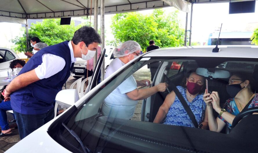 Prefeito Eduardo Braide acompanha vacinação contra Covid-19 no drive-thru na UFMA