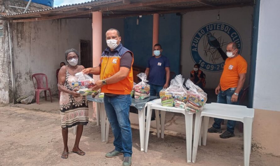Defesa Civil de São Luís entrega cestas básicas a famílias da Vila Embratel