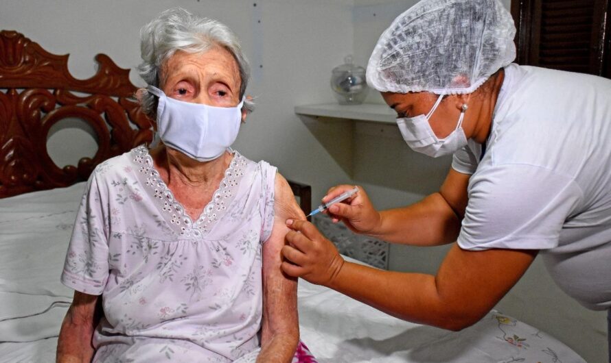 Segue vacinação em São Luís contra Covid-19 em acamados