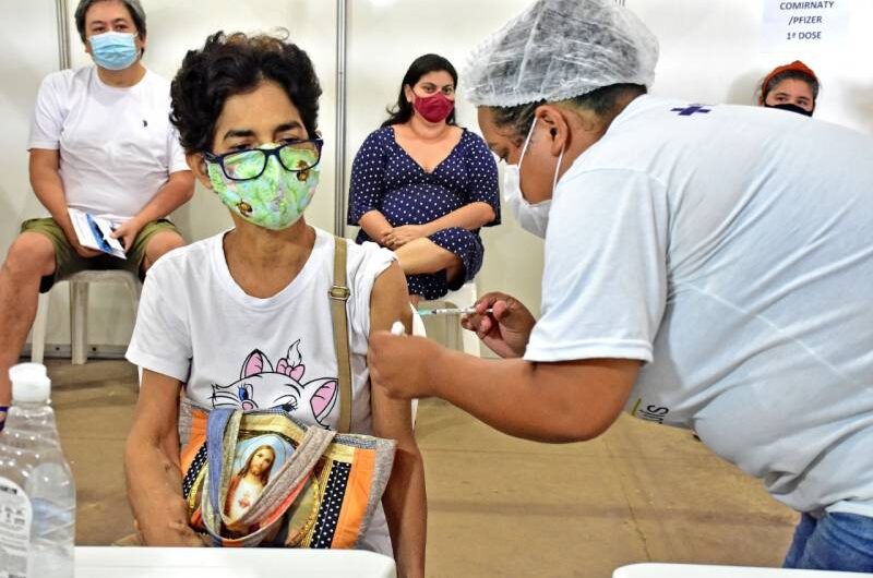 Vacinação contra Covid-19 de pessoas com Síndrome de Down e com comorbidades