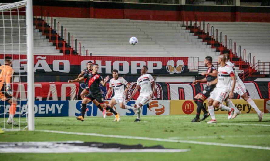 São Paulo perde do embalado Atlético-GO e completa terceira partida sem vencer