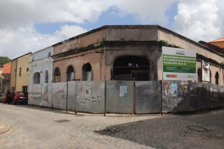 DAC e docentes de Artes Cênicas visitam obra de restauração e requalificação do Teatro Luiz Pazzini, antigo Teatro Tablado
