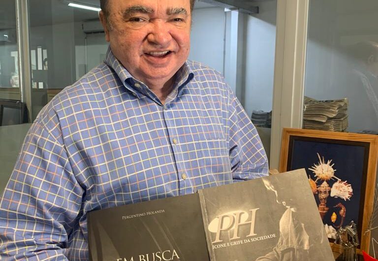 Pergentino Holanda, de O Estado, relança o livro “Existencial de Agosto e Outras Viagens Poéticas”