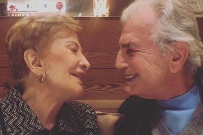 Tarcísio Meira e Glória Menezes são internados com covid-19.