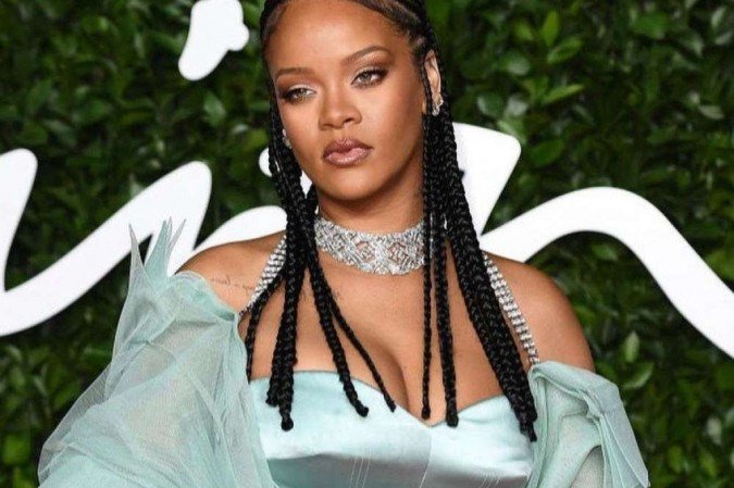 Rihanna é a cantora mais rica do mundo, segundo a Forbes
