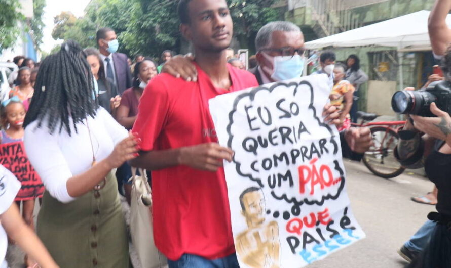Jovem negro preso após comprar pão no Jacarezinho é solto