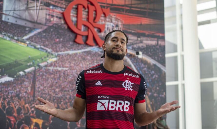 Flamengo anuncia o zagueiro Pablo, que estava na Russia