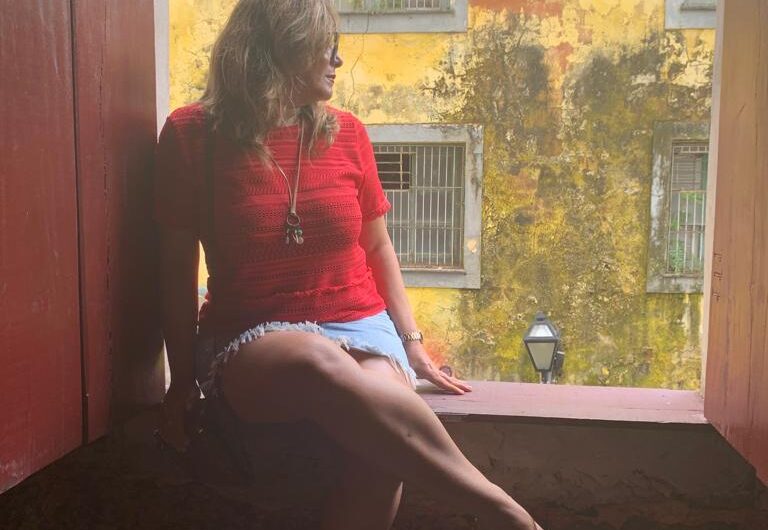 Primeiro livro de poemas de Karla Castro será lançado no Reviver Hostel