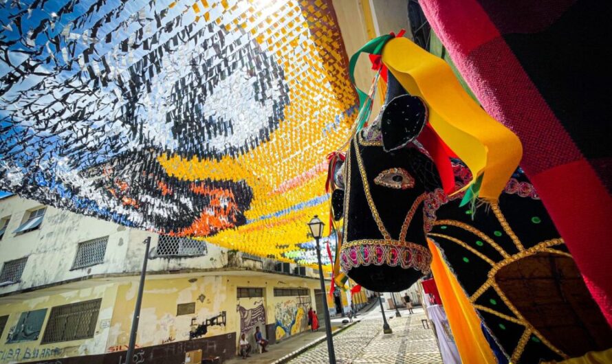Centro Histórico começa a receber decoração junina