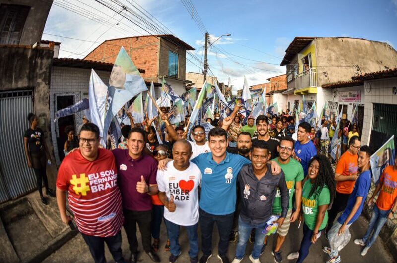 Fernando Braide caminha pelas ruas da Liberdade e confirma popularidade no bairro