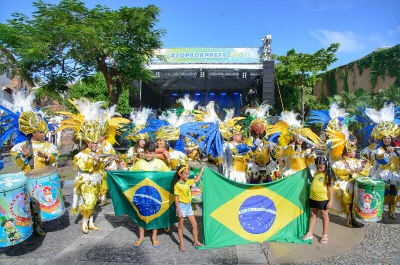 “Copa da Prefs” reúne multidão no Centro Histórico para assistir estreia do Brasil no mundial de futebol