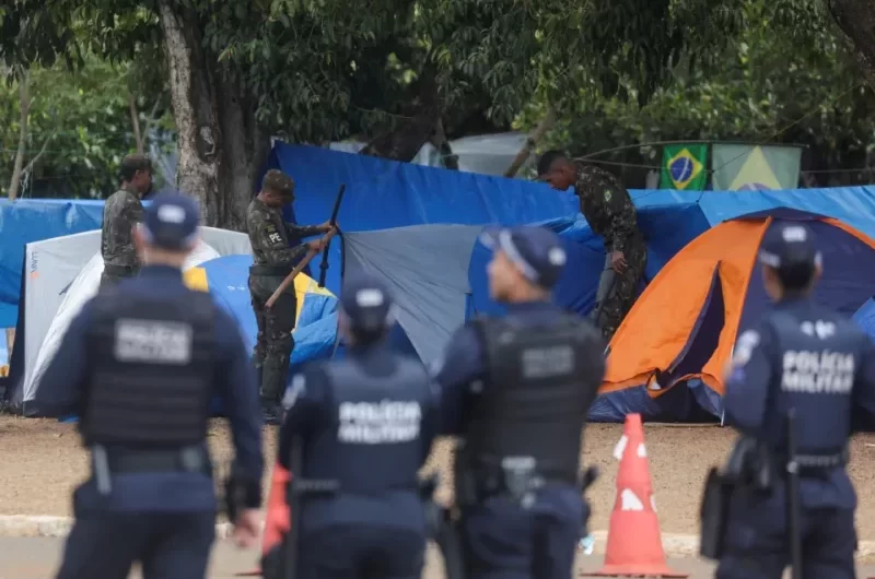 DF: 1.200 bolsonaristas são detidos e levados à PF após desmonte de acampamento