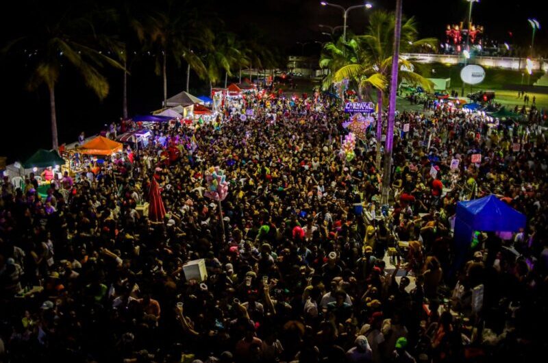 Pré-carnaval reúne multidão nos circuitos Beira-Mar e Cidade Operária, levando muita diversão