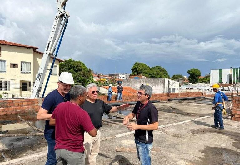 Reitor acompanha de perto obra do prédio da Enfermagem, que entra em nova etapa