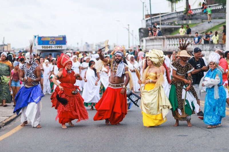 Banho de Axé e energias positivas marcam abertura do Circuito Beira-Mar e segundo dia de carnaval na Litorânea