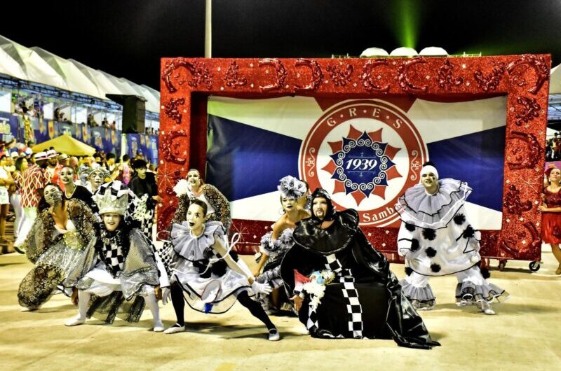 Última noite na Passarela do Samba foi marcada pela emoção e alegria