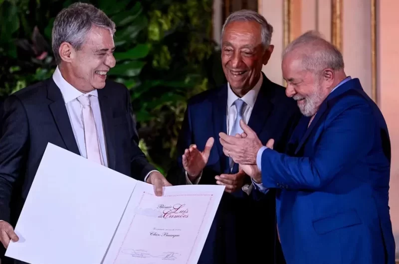 Chico Buarque recebe Prêmio Camões