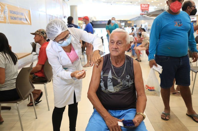 SES leva vacinação para o Pátio Norte Shopping e convoca a população para imunização à Influenza e Covid-19