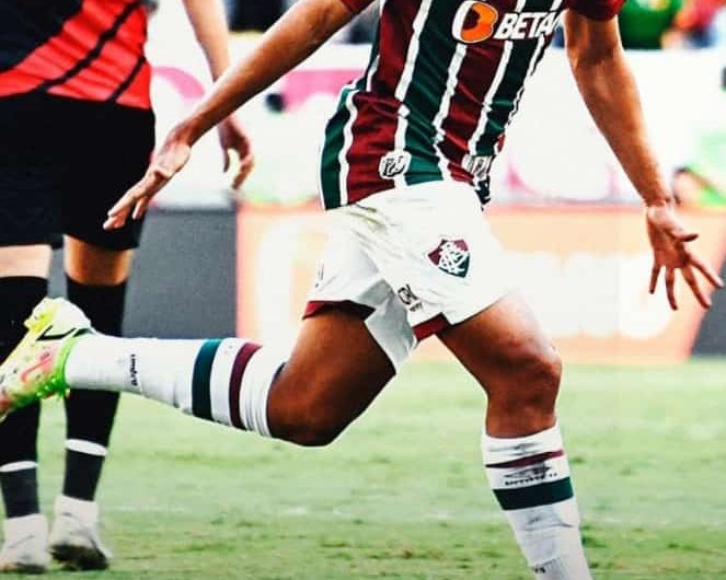 Fluminense vence Atlético-PR e conquista segunda vitória