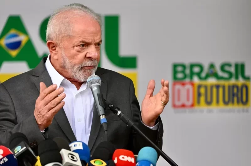 Lula antecipa 13º para 30 milhões de beneficiários do INSS
