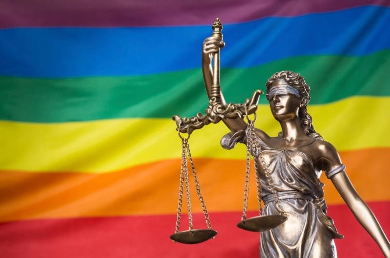 Bar O Pioneiro deve indenizar casal homossexual