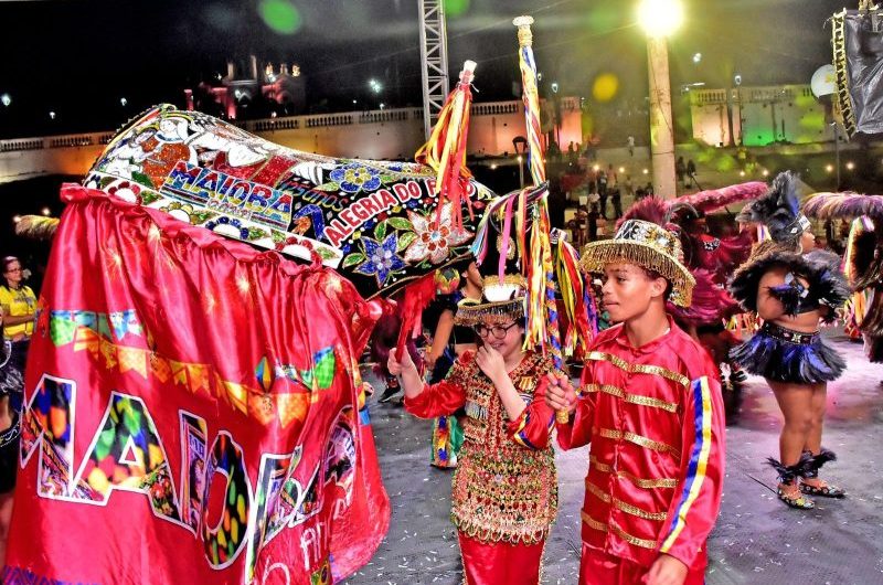 Público lota Arraial da Cidade para celebrar Dia de São Pedro ao som de grupos folclóricos
