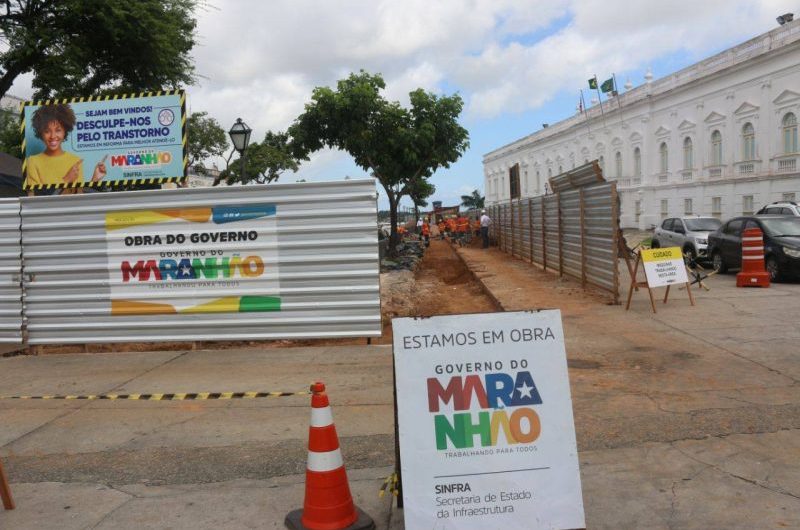 Prosseguem as obras de reconstrução do muro da Praça Dom Pedro II
