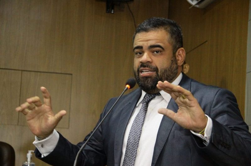 Paulo Victor anuncia saída do PCdoB