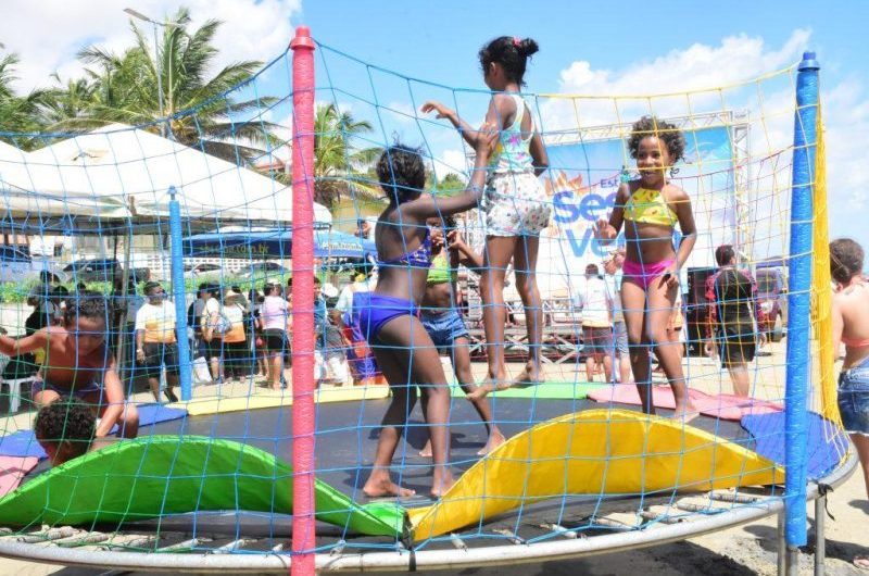 Sesc Verão acontece neste domingo na Praia do Araçagy