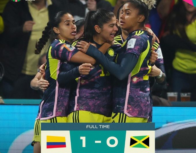 Colômbia vence para chegar às quartas pela primeira vez na história