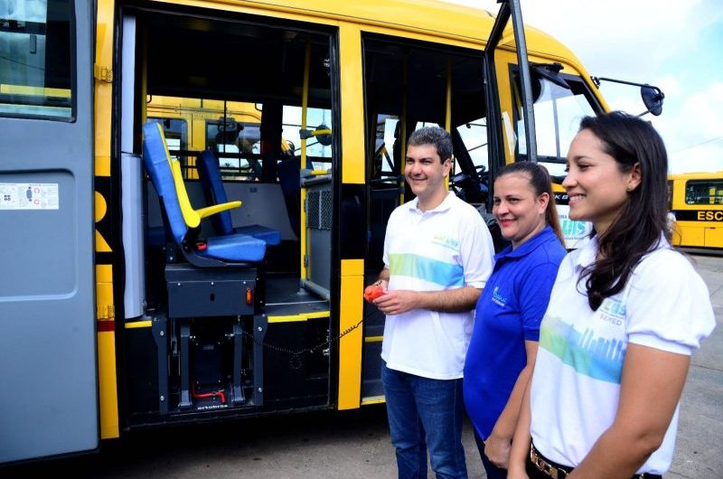 Prefeito Eduardo Braide entrega maior frota de ônibus escolares da história de São Luís