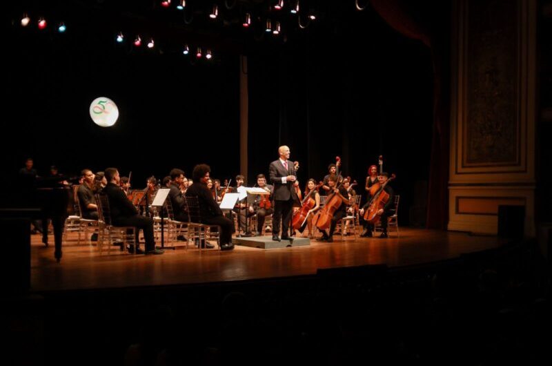 Com “casa cheia”, Teatro Arthur Azevedo recebe concerto sinfônico em celebração aos 50 anos de relações diplomáticas entre China e Brasil