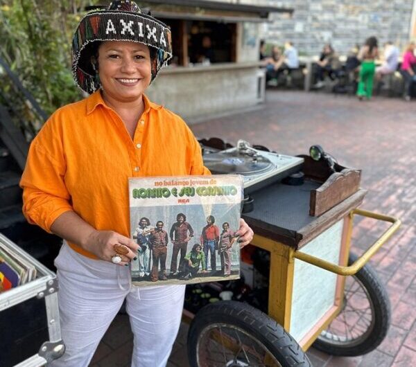 Neste sábado, 05, Feira de Vinil da Tralha ocupa a escadaria da Rua do Giz