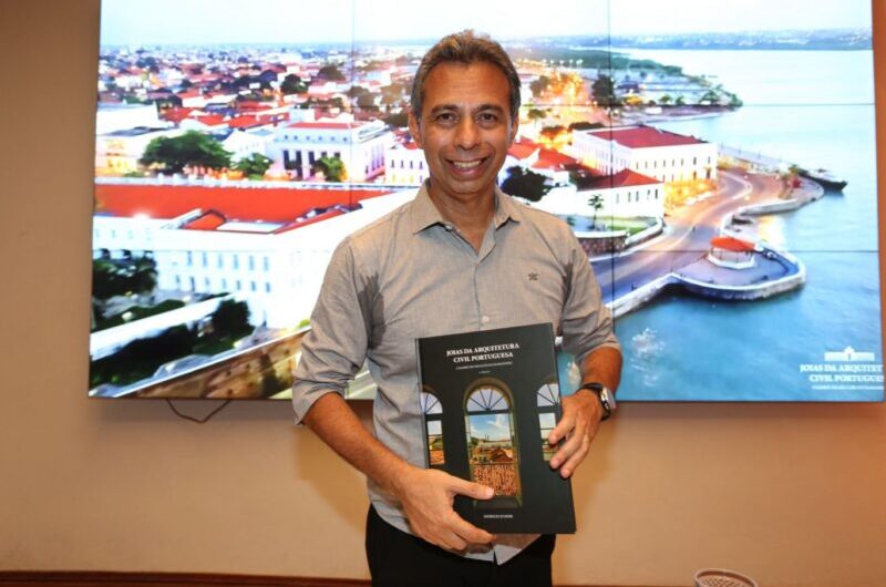 NOITE DE AUTÓGRAFOS DE MEIRELES JÚNIOR NA LIVRARIA AMEI