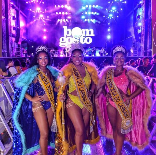 Cidade do Carnaval celebra diversidade de ritmos com muito samba e axé   