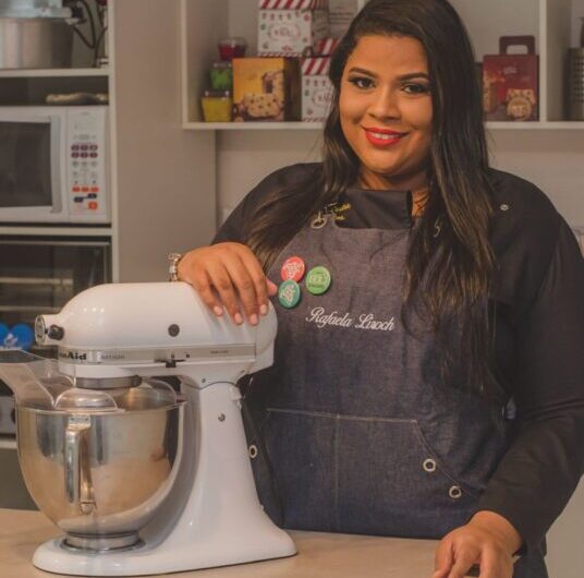 Oficina gratuita ensina a fazer ovinhos com o famoso chocolate de Dubai na Cozinha Potiguar