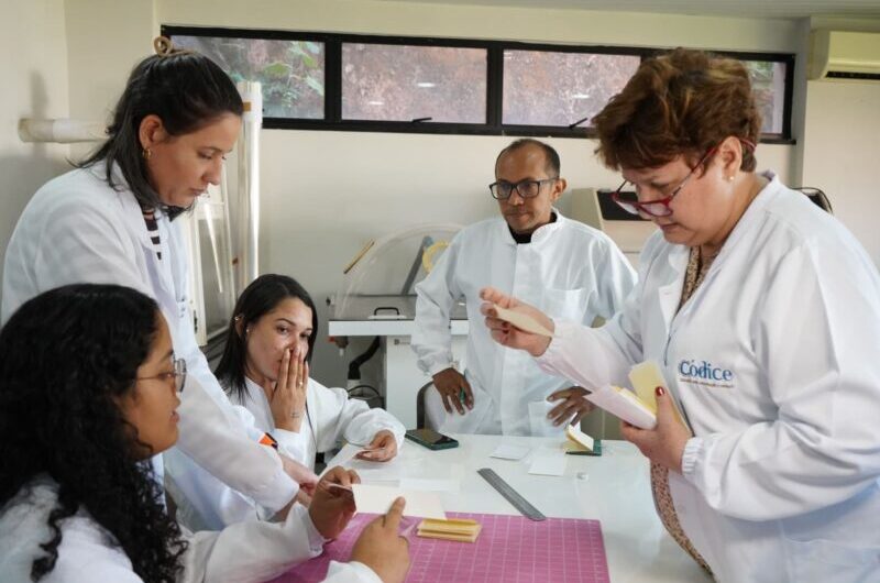 Após 15 anos, curso de capacitação em restauro e conservação de documentos em suporte de papel é retomado no Maranhão