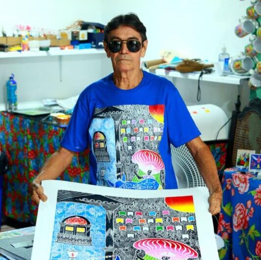 “Xilovivências” celebra o legado de Airton Marinho com exposição no Museu Casa de Nhozinho e oficina na Galeria Trapiche