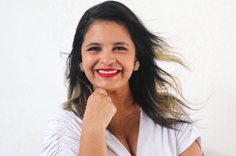 Em comemoração ao Dia Nacional do Samba, Mariana Rosa, revelação da música maranhense,  faz show em homenagem a Beth Carvalho
