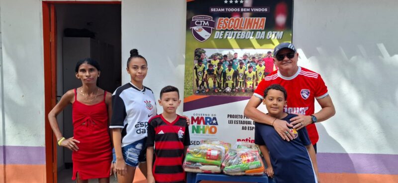 Escolinha de futebol entrega cestas natalinas a famílias de alunos e reforça atuação social no Maranhão