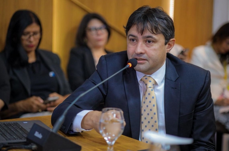 Vereador André Campos faz último discurso antes de sair de licença