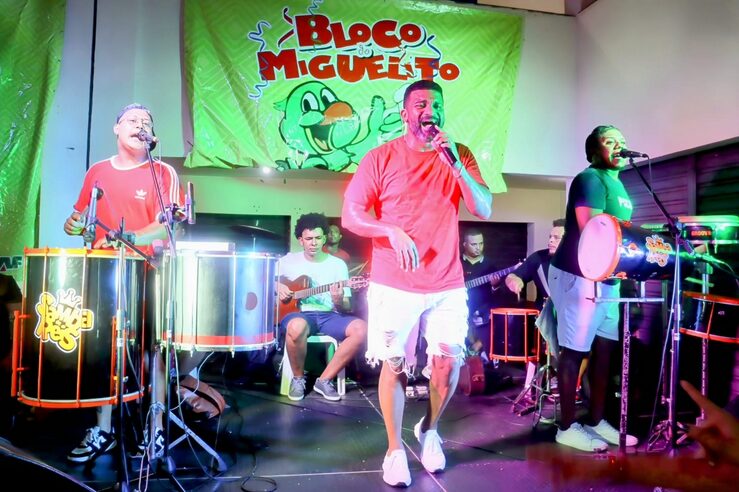 Feijoada do Bloco do Miguelito será animada pelo Samba de Reis. Festa rola no sábado magro de Carnaval, dia 07 de fevereiro. Adquira a sua camisa e divirta-se!