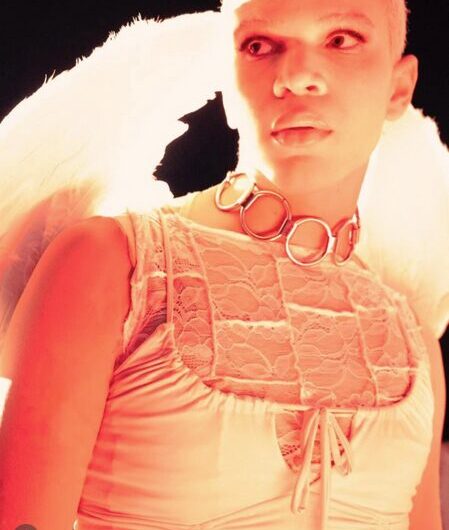 Artista Arthur Santana lança, nesta sexta-feira, 23, o videoclipe de seu primeiro single “Melhor pra Mim”. Será no Cinema do Sesc Deodoro no Centro de São Luís.