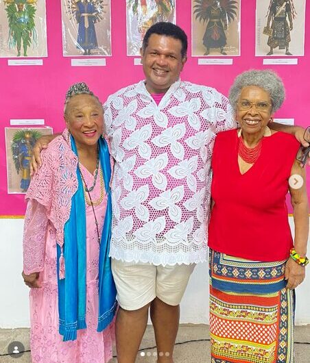 Tema da Turma da Mangueira 2026, Mundinha Araújo prestigia Baile Verde e Rosa, evento de apresentação do samba-enredo 2026 e dos figurinos das alas