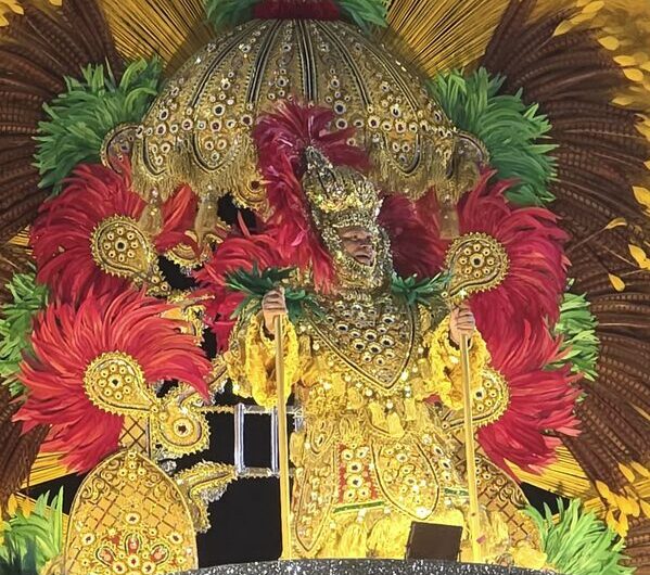 Revista Estilos SLZ: maranhense Enoque Silva há 32 anos é destaque no Carnaval carioca. Só na Grande Rio o artista plástico está há 28 anos como Destaque de Luxo. E mais uma vez ele não decepciona.